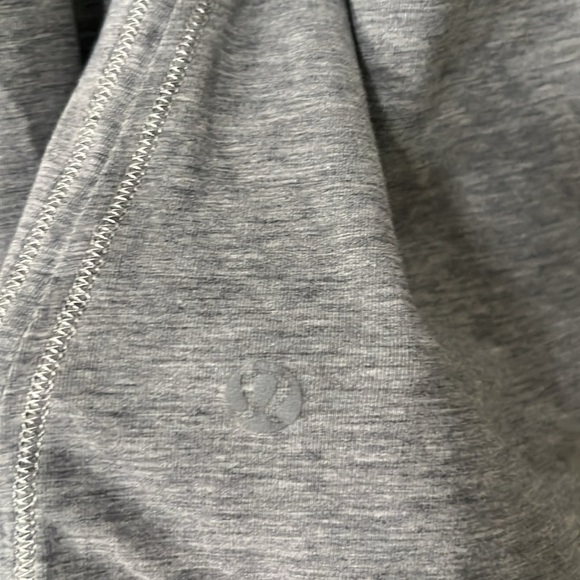 Lululemon women’s long sleeve shirt - Picture 3 of 6